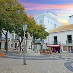 B14 - Heart Of Old Town Apartment