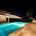 Beachouse - Surf, Bed & Breakfast