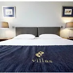 8 Villas Hotel