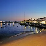 3 Bedroom Town House - Historic Centre Of Cascais. 100 Mts From The Beach And Centre Of Cascais