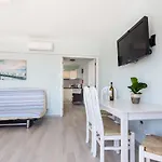 Mariners - Bright And Stylish Apartment - Walk To The Beach