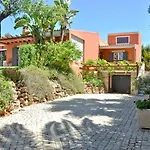 Villa In A Quiet Area With Private Pool Near The Golf Courses And The Marina