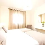 Spacious Apartment In Albufeira With Pool And Terrace