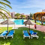 Lovely 2 Bedroom Apartment Including Pool, Stunning Ocean Views & Beach Closeby