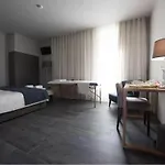 8 Villas Hotel