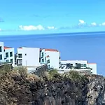 Ocean Cliff Apartment