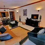 Tivoli Apt8 With Pool&Garage