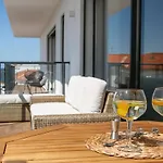 Consolacao & Supertubos Beach House