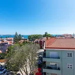Paco De Arcos Apartment