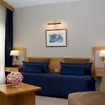 Hotel Rainha D. Amelia, Arts & Leisure