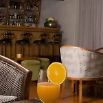 Hotel Rainha D. Amelia, Arts & Leisure