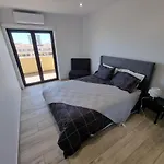 Apartamento Com Terraco E Vistas