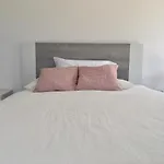 Torrezinha- Moradia Moderna Em Condominio Com Piscina