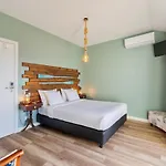 Marina Blue - Apartments & Suites