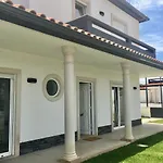 Torrezinha- Moradia Moderna Em Condominio Com Piscina