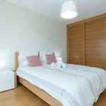 Buarcos Sunset Apartment By Rent4All