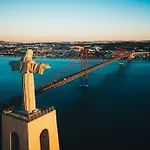 River View & Close To The Beach - Quarto Em Almada