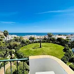 Avenue Q, Beach Apartment In Luz