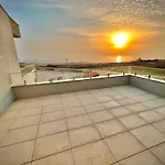 Povoa De Varzim-Sleeps4-Beachfront-Ac-Parking