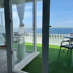Axenic Retreat - Panoramic Ocean View, Sleeps 4, Ensuite Bathroom, New Redesign