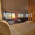 Custodio Sea Home