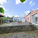 Capelas House Family