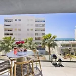 Stylish Modern Beachside Apartment With Pool & Seaview