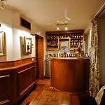 Lawrences Hotel