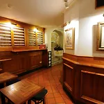 Lawrences Hotel