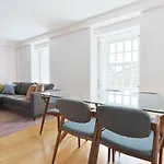 Downtown Charming Apartments Apartamento Castelo