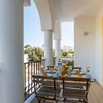 Host Wise - Lively Charming Apartment W Pool