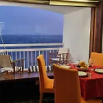 Sesimbra Sun&Sea - Beachfront Apartment!