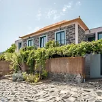 Madeirense Villa In Santa Cruz
