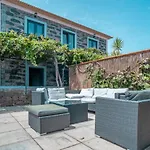 Madeirense Villa In Santa Cruz