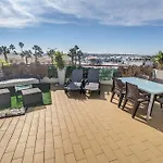 Penthouse With Sea View & Private Terrace