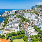 Oceanside Terrace Apartment by HR Madeira