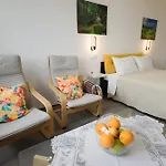 Spacious Seaside Apartment A - Faraway