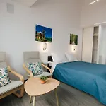 Delightful Seaside Studio Apartment D - Faraway