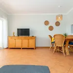 Sunny Golden 1Bdr Apartment W Beach & Pool Access Included