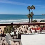 2 Avenida Frente Mar - Casas & Papeis