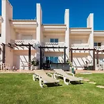 Fantastic Townhouse With Pool And Sea Views