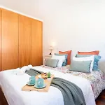Host Wise - Homely Large Flat - Balcony