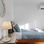 Retro Beach House Moledo