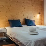 Shark\'S Lodge