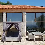 Casas Do Monte De Roques