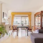Central Cascais Apartment With Private Parking