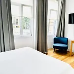 8 Villas Hotel