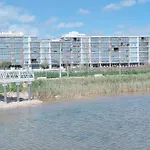 Bayline- Beachfront And Pool