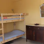 Ericeira Chill Hill Hostel & Private Rooms - Peach Garden