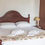 Ericeira Chill Hill Hostel & Private Rooms